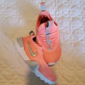 Toddler Nike Coral/silver slide on sneakers